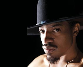 Benjamin garante que o OutKast não se separou e que foi ele quem ensinou o parceiro Big Boi a enrolar baseado