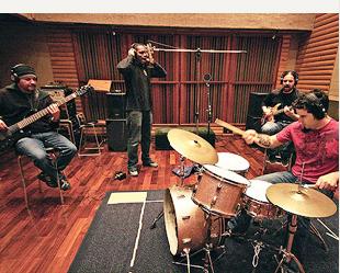 Sepultura em estúdio: próximo disco será baseado no romance Laranja Mecânica, de Anthony Burgess