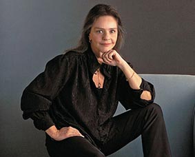 Enfim, Angela Ro Ro põe vida e obra no Compasso, ela sobreviveu ...