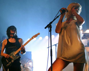 Duo Vive La Fête faz show em festa na casa paulistana The Week em outubro