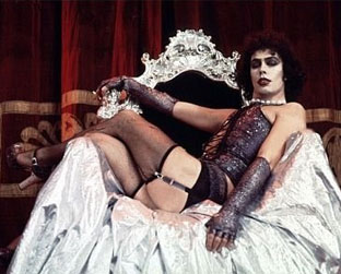 Tim Curry é o vilão da versão original de Rocky Horror Picture Show. Filme ganha remake em 2009