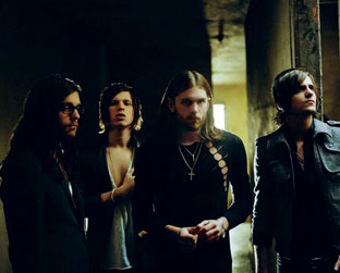 O kings of Leon vai disponibilizar o download da faixa "Crawl" por duas horas na internet