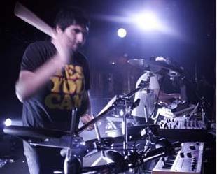 O duo Digitalism é uma das atrações internacionais do evento