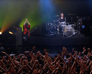 "Historicamente falando, a música deveria ser gratuita", diz o guitarrista Matt Bellamy antes de show em SP