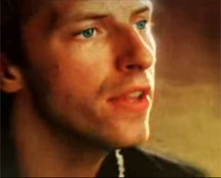 Chris Martin, por Hype Williams: Coldplay mostra dois vídeos diferentes para música título do álbum