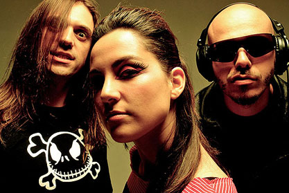 808 Sex: vindo do RS, o trio eletro esquenta qualquer pista com a sensual voz de Samantha X