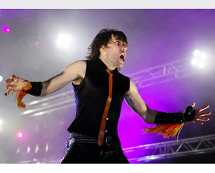 O norte-americano Hot Lixx foi o campeão da 13ª edição do campeonato mundial de air guitar