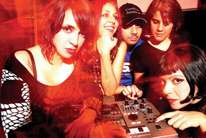 Voz del Fuego: com o Lingerie Underground, Leandra Lambert deita e rola no eletro punk