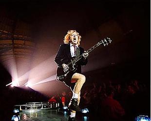 "Rock 'n Roll Train" é a primeira música tirada do álbum Black Ice, o primeiro de inéditas do AC/DC em oito anos