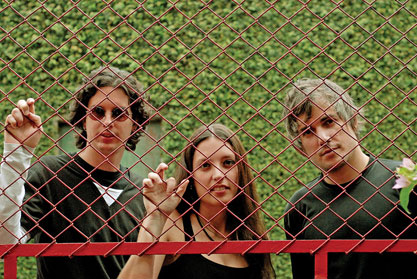 Lacme: baianos fãs de metal, que juram fazer música pop. Ritmos dançantes em som pesado