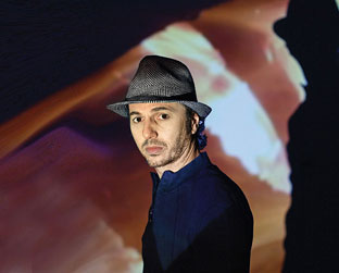 Zeca Baleiro disponibiliza novo disco na íntegra no site oficial