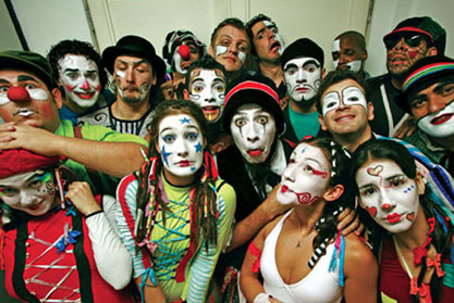 Teatro Mágico: música e espetáculos circenses e teatrais