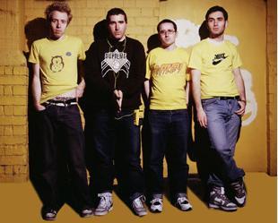 Hot Chip grava Joy Division e Vampire Weekend para ajudar crianças em países de guerra