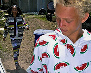 Modelos mostram roupas da coleção da cantora M.I.A