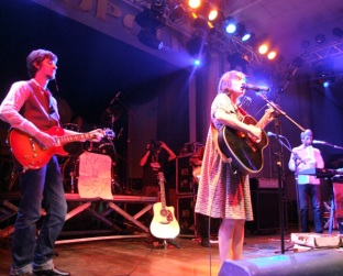 Sensação indie do momento, Mallu Magalhães fez show tímido em MG