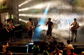 A também mineira Dyf se apresentou no palco 2.