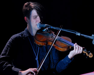 Final Fantasy, o projeto solo do violinista do Arcade Fire, no Coquetel Molotov 2008