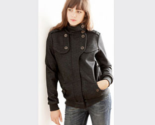 A primeira peça da Mirror/Dash, marca de roupas de Kim Gordon: jaqueta custa cerca de R$800