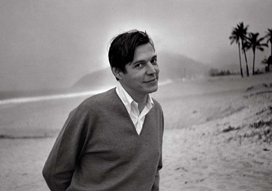 TOM JOBIM