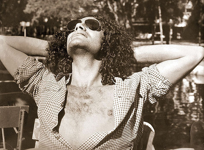 Waly Salomão afirmava que, para viver, você precisa de mentiras