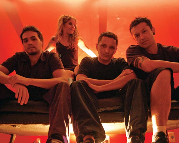 (Da esq. para a dir.) Edinho Guerreiro, Sammliz, Ivan Vanzar e Ícaro Suzuki, o Madame Saatan: pesado e apimentado