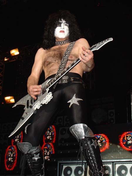 Paul Stanley diz que Kiss ainda pode fazer um álbum de inéditas