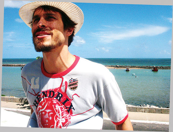 O pernambucano Kiko Klaus levou sua música até a Espanha