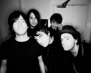 O quinteto está liberando sua música na rede