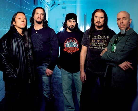 John Petrucci (o segundo da esq. para a dir.) prometeu mais um show do Dream Theater no Brasil