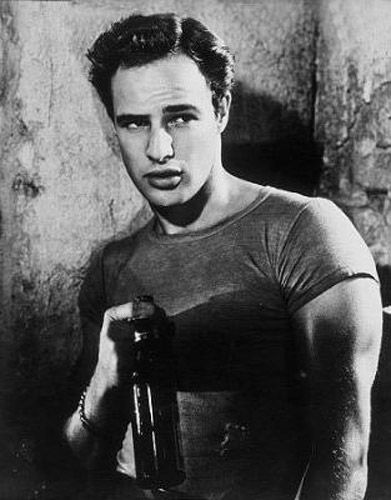 Brando como Stanley Kowalski na versão cinematográfica de Um Bonde Chamado Desejo