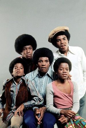 (Atrás) Jermaine e Tito; (à frente, da esq. para a dir.) Michael, Jackie e Marlon: irmãos talentosos