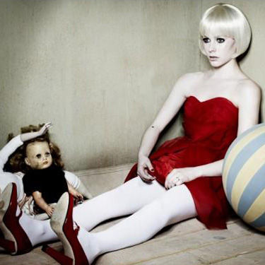 Avril Lavigne promete maneirar no pop-rock em álbum acústico