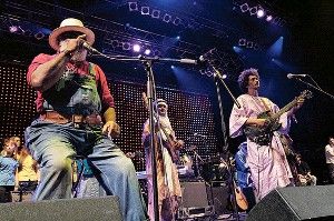 Músicos que não se conheciamsubiram ao palco na Inglaterra