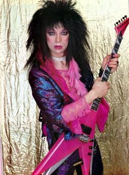 Vinnie Vincent, em foto da banda Vinnie Vincent Invasion: guitarrista processa o Kiss novamente