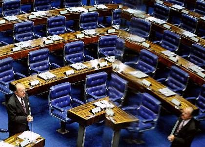 Com ou sem José Sarney no comando, o Senado pode pegar fogo