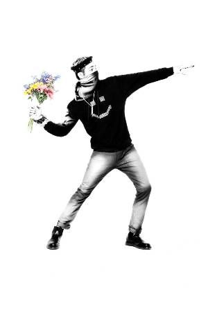 Dante veste: moletom Amonstro para OUI, boina Depeyre para OUI, calça Diesel