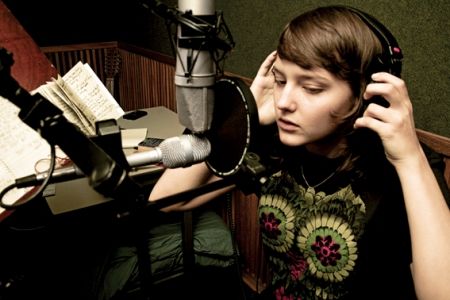 DIVIDIDA - Mallu grava as canções que transitam entre inglês e português