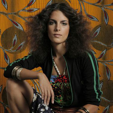 A cantora Céu cantou em faixa inédita de Herbie Hancock