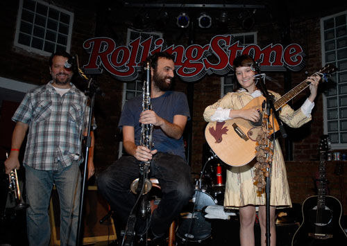 Marcelo Camelo e Mallu Magalhães apresentaram, juntos, músicas de seus discos solo; à esquerda, Rob Mazurek, trompetista norte-americano