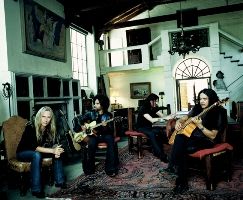 O GRUNGE VIVE - (Da esq. para a dir. ) Cantrell, DuVall, Kinney e Inez: fazendo jus ao revival