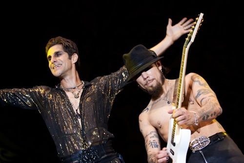 Perry Farrell ganha na simpatia - mas Navarro não deixa de ser um grande guitarrista