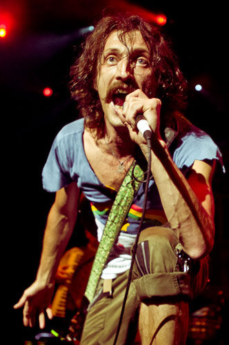 Eugene Hütz, o líder do Gogol Bordello, comandou festa "cigana" na Via Funchal nesta terça, 10