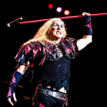 Dee Snider mostrou que é um frontman de primeira em show na Via Funchal