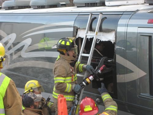 Karl Koch, amigo dos integrantes do Weezer, postou fotos do acidente sofrido por Rivers Cuomo