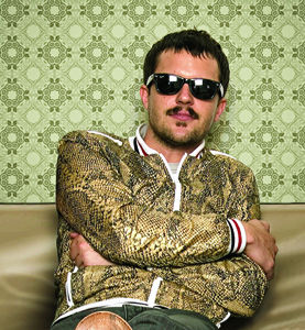 Brandon Flowers só tem um plano: aparecer na capa desta revista