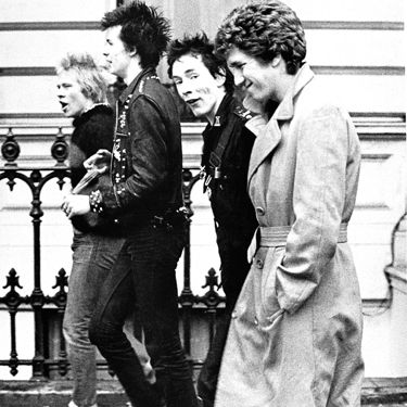 Sid Vicious (o segundo da esquerda para a direita) teria se sentido isolado no Sex Pistols por "não ser a faca mais afiada do bloco", diz John Lydon