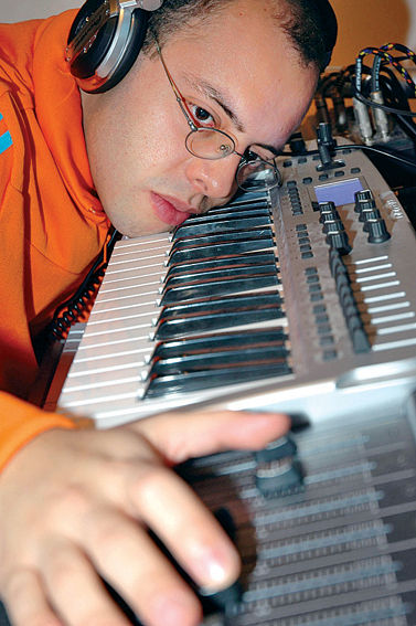 Deeplick remixou de D2 a Lily Allen.