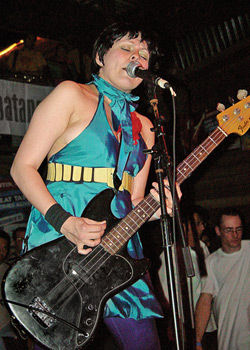 Fernanda Popsonic tocou no SxSW em 2008. Este ano, é a vez de Gabi Almeida e Houlger