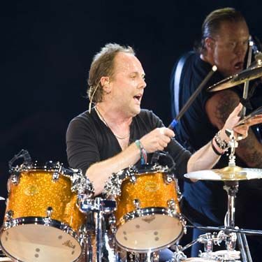 "Se alguém tinha o direito de baixar o disco de graça, esse alguém era eu", diz Lars Ulrich, que declarou ter feito o download ilegal de Death Magnetic