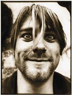 PARA A ETERNIDADE
Morto aos 27 anos e elevado rapidamente a mito, Kurt Cobain deixou um legado artístico sem precedentes
na história recente